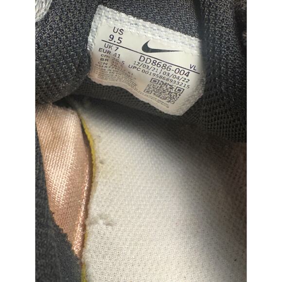 Nike Zoom Winflo 8 Men’s Running Shoes Black Peach DD8686-004 Size 9.5 Cushioned - Picture 7 of 9